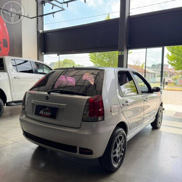 FIAT - PALIO 1.8 MPI HLX 8V FLEX 4P MANUAL - 2005/2006 - PRATA - R$ 28.900,00