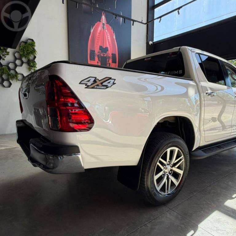 TOYOTA - HILUX 2.8 SRX 4X4 CD 16V DIESEL 4P AUTOMÁTICO - 2016/2016 - BRANCA - R$ 179.900,00