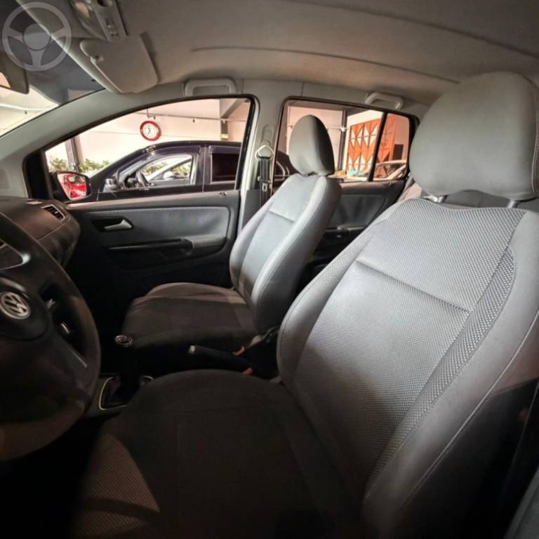 VOLKSWAGEN - FOX 1.0 MI 8V FLEX 4P MANUAL - 2011/2012 - PRETA - R$ 31.500,00