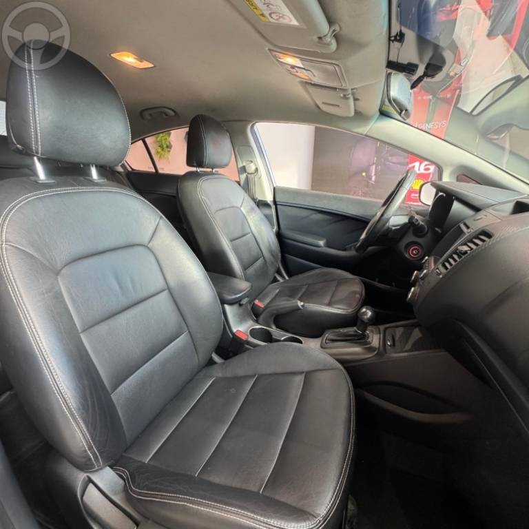 KIA MOTORS - CERATO 1.6 SX 16V FLEX 4P AUTOMÁTICO - 2015/2015 - MARROM - R$ 69.900,00
