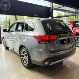 MITSUBISHI - OUTLANDER 2.0 16V 4P AUTOMÁTICO - 2015/2016 - CINZA - R$ 91.900,00