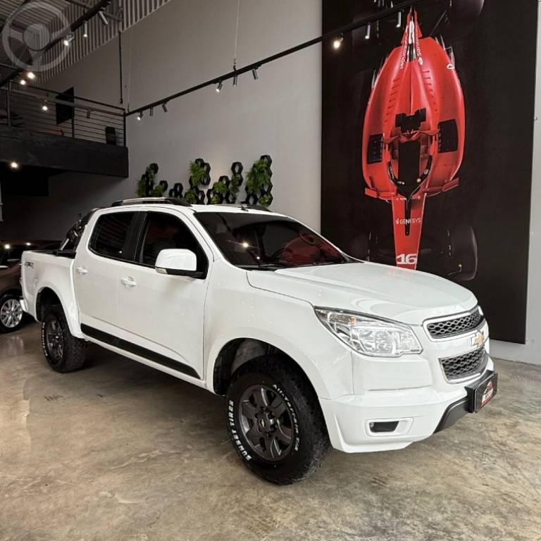CHEVROLET - S10 2.5 LT 4X4 CD 16V FLEX 4P MANUAL - 2015/2015 - BRANCA - R$ 95.900,00