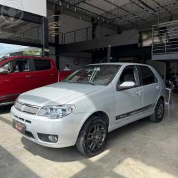 FIAT - PALIO 1.8 MPI HLX 8V FLEX 4P MANUAL - 2005/2006 - PRATA - R$ 28.900,00
