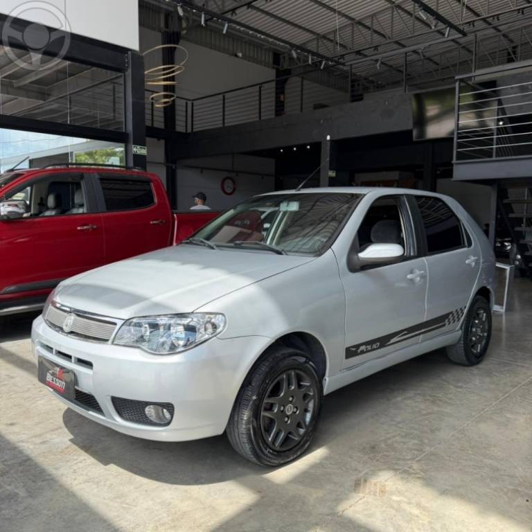 FIAT - PALIO 1.8 MPI HLX 8V FLEX 4P MANUAL - 2005/2006 - PRATA - R$ 28.900,00