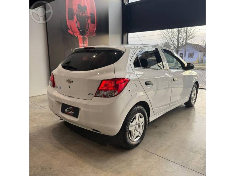 CHEVROLET - ONIX 1.0 MPFI JOY 8V FLEX 4P MANUAL - 2018/2018 - BRANCA - R$ 52.900,00