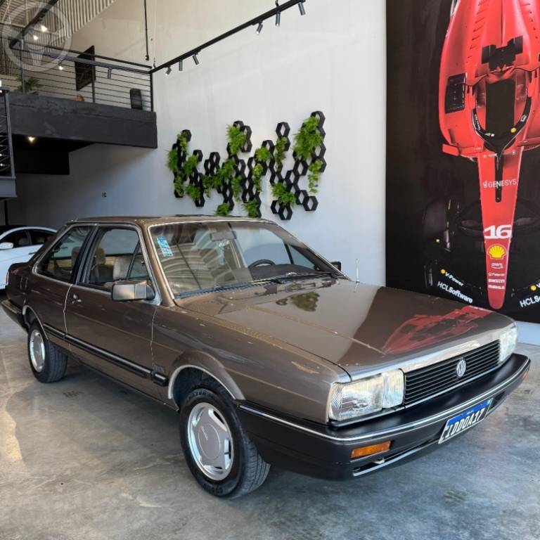 VOLKSWAGEN - SANTANA 2.0 GLS 8V 2P MANUAL - 1988/1989 - MARROM - R$ 45.900,00