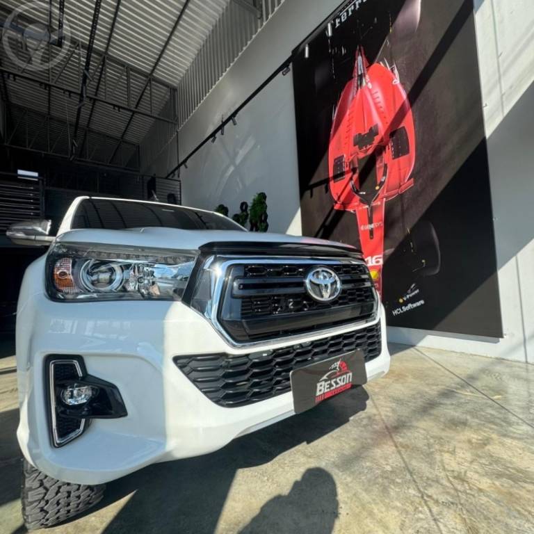 TOYOTA - HILUX 2.8 SRX 4X4 CD 16V DIESEL 4P AUTOMÁTICO - 2018/2019 - BRANCA - R$ 215.000,00
