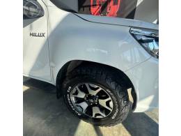 TOYOTA - HILUX 2.8 SRX 4X4 CD 16V DIESEL 4P AUTOMÁTICO - 2018/2019 - BRANCA - R$ 215.000,00