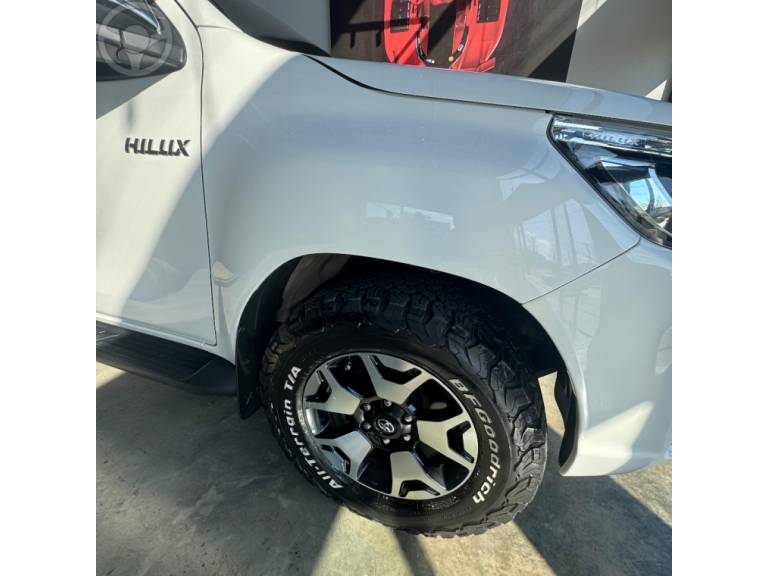 TOYOTA - HILUX 2.8 SRX 4X4 CD 16V DIESEL 4P AUTOMÁTICO - 2018/2019 - BRANCA - R$ 215.000,00