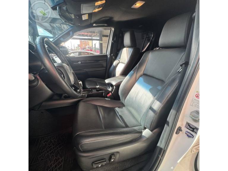 TOYOTA - HILUX 2.8 SRX 4X4 CD 16V DIESEL 4P AUTOMÁTICO - 2018/2019 - BRANCA - R$ 215.000,00