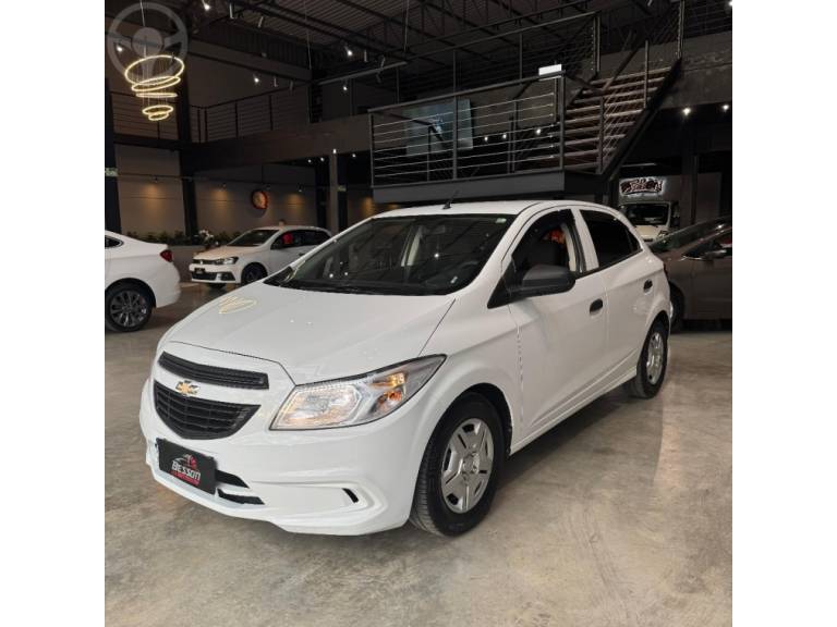 CHEVROLET - ONIX 1.0 MPFI JOY 8V FLEX 4P MANUAL - 2018/2018 - BRANCA - R$ 52.900,00