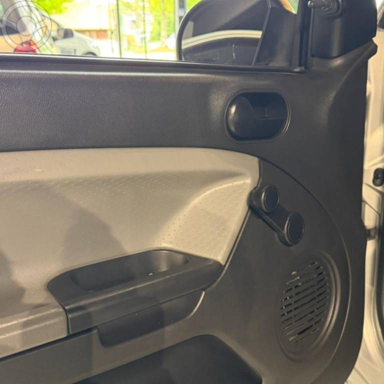 FORD - FIESTA 1.6 MPI CLASS HATCH 8V FLEX 4P MANUAL - 2007/2008 - PRATA - R$ 23.900,00