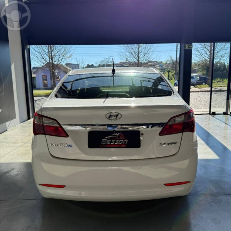 HYUNDAI - HB20S 1.6 COMFORT PLUS 16V FLEX 4P MANUAL - 2014/2014 - BRANCA - R$ 55.900,00