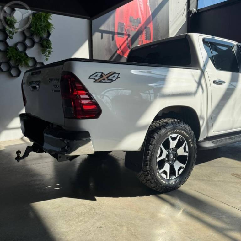 TOYOTA - HILUX 2.8 SRX 4X4 CD 16V DIESEL 4P AUTOMÁTICO - 2018/2019 - BRANCA - R$ 215.000,00