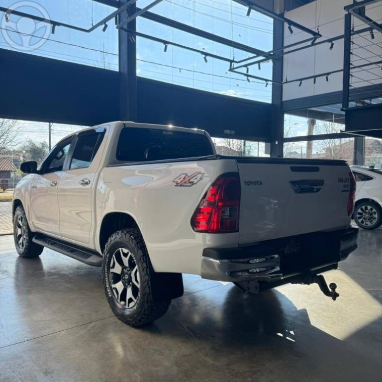 TOYOTA - HILUX 2.8 SRX 4X4 CD 16V DIESEL 4P AUTOMÁTICO - 2018/2019 - BRANCA - R$ 215.000,00