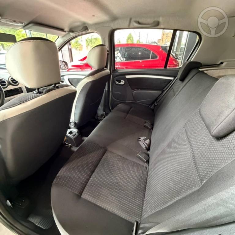 RENAULT - SANDERO 1.6 STEPWAY 16V FLEX 4P MANUAL - 2011/2011 - PRATA - R$ 36.900,00