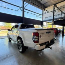 MITSUBISHI - L200 TRITON 2.4 16V TURBO DIESEL SPORT HPE CD 4P 4X4 AUTOMÁTICO - 2022/2023 - BRANCA - R$ 221.900,00