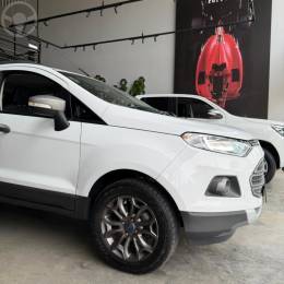 FORD - ECOSPORT 1.6 FREESTYLE 16V FLEX 4P MANUAL - 2013/2014 - BRANCA - R$ 57.900,00
