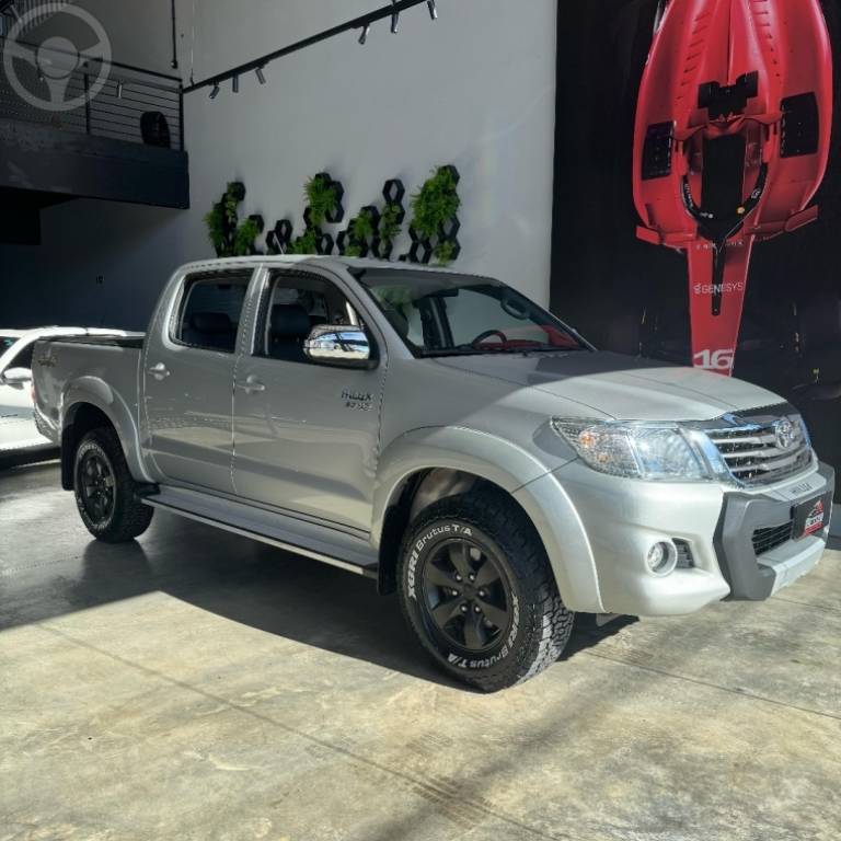 TOYOTA - HILUX 2.7 SRV 4X4 CD 16V FLEX 4P AUTOMÁTICO - 2014/2014 - PRATA - R$ 129.000,00