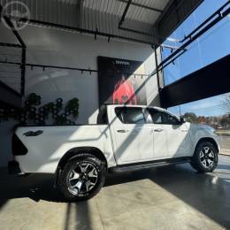 TOYOTA - HILUX 2.8 SRX 4X4 CD 16V DIESEL 4P AUTOMÁTICO - 2018/2019 - BRANCA - R$ 215.000,00