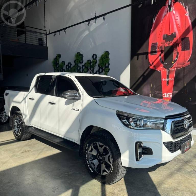 TOYOTA - HILUX 2.8 SRX 4X4 CD 16V DIESEL 4P AUTOMÁTICO - 2018/2019 - BRANCA - R$ 215.000,00