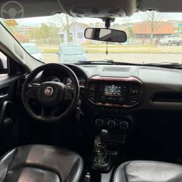 FIAT - TORO 1.8 16V EVO FLEX FREEDOM AUTOMÁTICO - 2018/2019 - PRATA - R$ 96.900,00