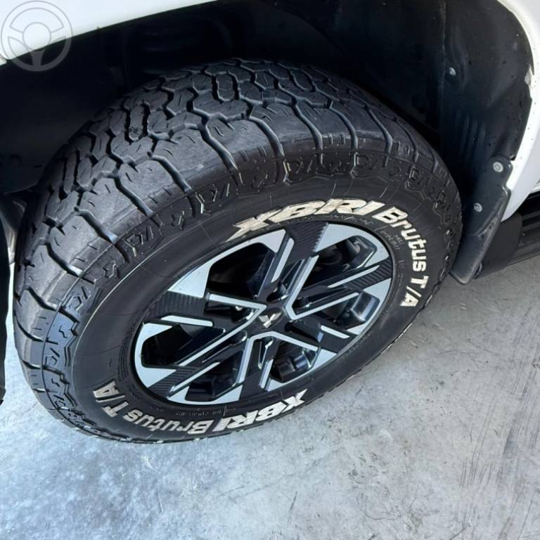 MITSUBISHI - L200 TRITON 2.4 16V TURBO DIESEL SPORT HPE CD 4P 4X4 AUTOMÁTICO - 2022/2023 - BRANCA - R$ 221.900,00