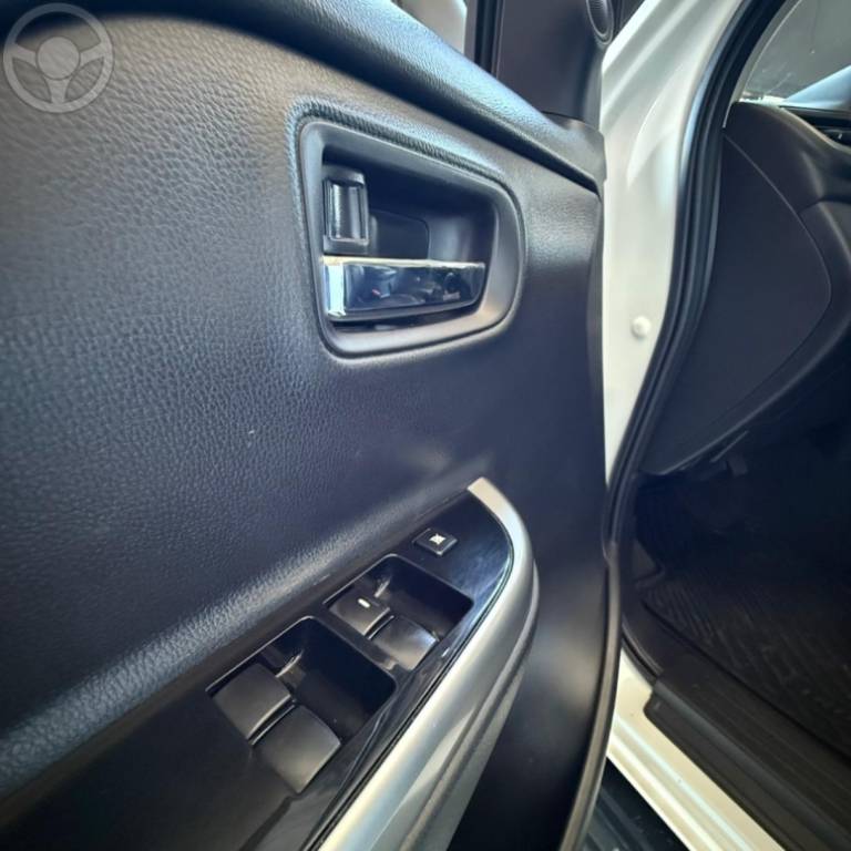 MITSUBISHI - L200 TRITON 2.4 16V TURBO DIESEL SPORT HPE CD 4P 4X4 AUTOMÁTICO - 2022/2023 - BRANCA - R$ 221.900,00