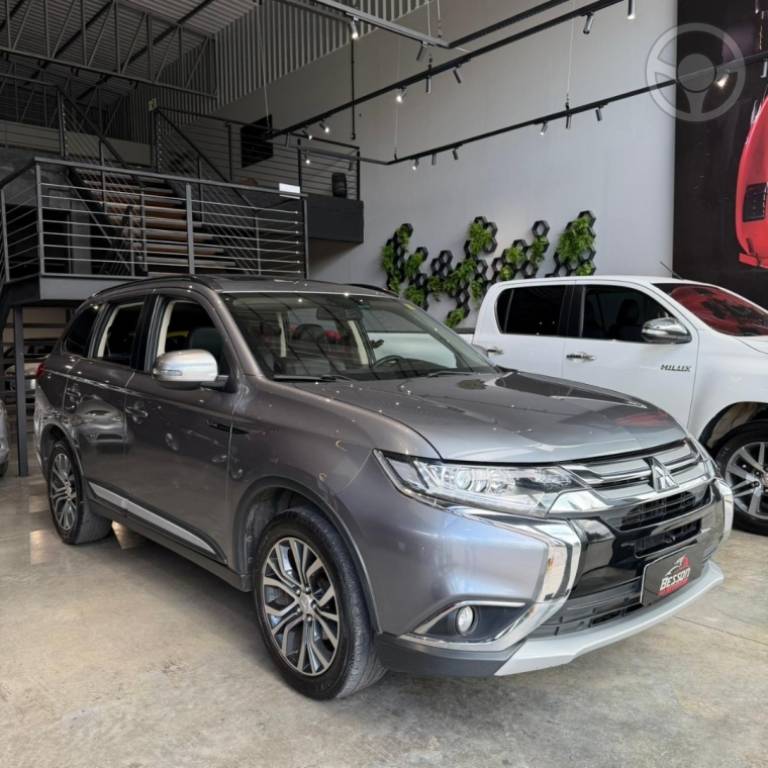 MITSUBISHI - OUTLANDER 2.0 16V 4P AUTOMÁTICO - 2015/2016 - CINZA - R$ 91.900,00