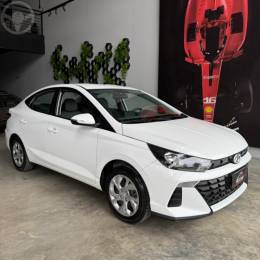 HYUNDAI - HB20S 1.0 COMFORT 12V FLEX 4P MANUAL - 2023/2024 - BRANCA - R$ 86.900,00