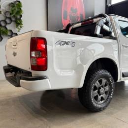 CHEVROLET - S10 2.5 LT 4X4 CD 16V FLEX 4P MANUAL - 2015/2015 - BRANCA - R$ 95.900,00