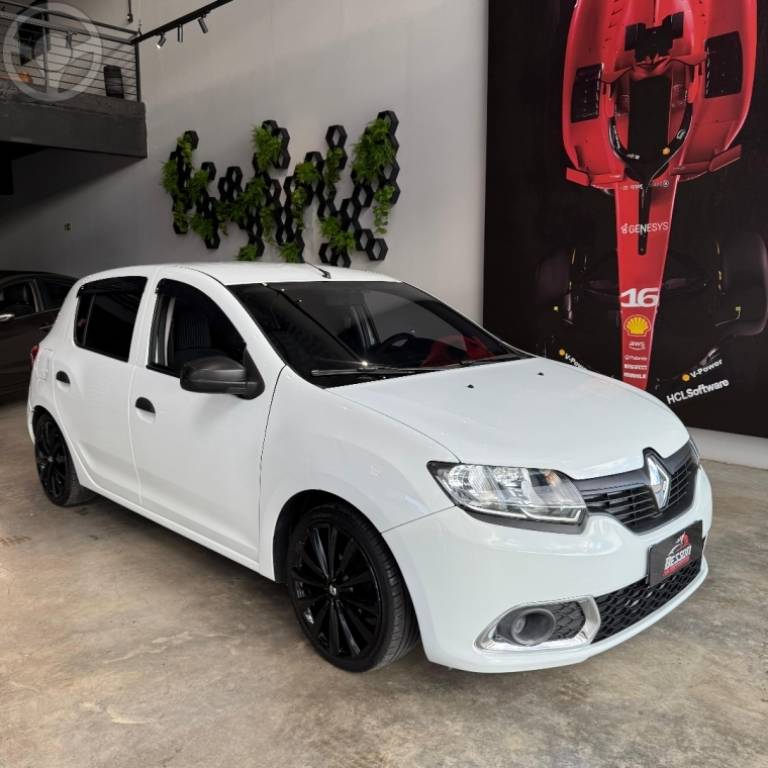 RENAULT - SANDERO 1.0 AUTHENTIQUE 12V FLEX 4P MANUAL - 2017/2018 - BRANCA - R$ 47.900,00