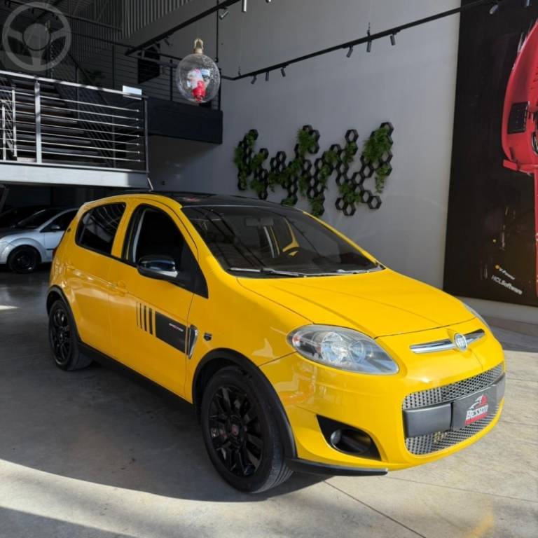 FIAT - PALIO 1.6 MPI SPORTING 16V FLEX 4P MANUAL - 2013/2013 - AMARELA - R$ 45.900,00