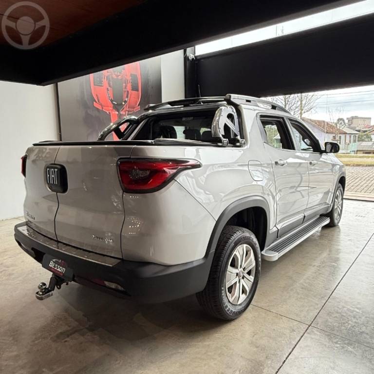 FIAT - TORO 1.8 16V EVO FLEX FREEDOM AUTOMÁTICO - 2018/2019 - PRATA - R$ 96.900,00