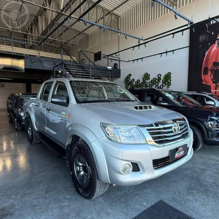 TOYOTA - HILUX 3.0 STD 4X4 CD 16V TURBO INTERCOOLER DIESEL 4P MANUAL - 2013/2014 - PRATA - R$ 106.000,00