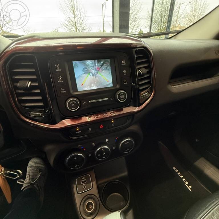 FIAT - TORO 1.8 16V EVO FLEX FREEDOM AUTOMÁTICO - 2018/2019 - PRATA - R$ 96.900,00