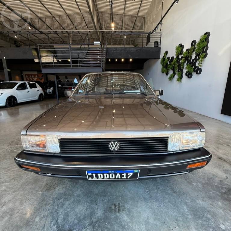 VOLKSWAGEN - SANTANA 2.0 GLS 8V 2P MANUAL - 1988/1989 - MARROM - R$ 40.000,00