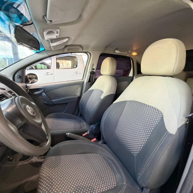 FIAT - GRAND SIENA 1.6 MPI ESSENCE 16V FLEX 4P MANUAL - 2013/2014 - BRANCA - R$ 45.900,00