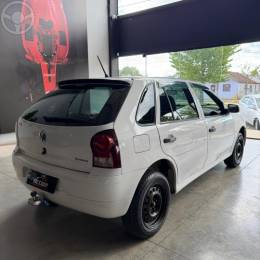 VOLKSWAGEN - GOL 1.0 MI 8V FLEX 4P MANUAL G.IV - 2010/2011 - BRANCA - R$ 26.900,00