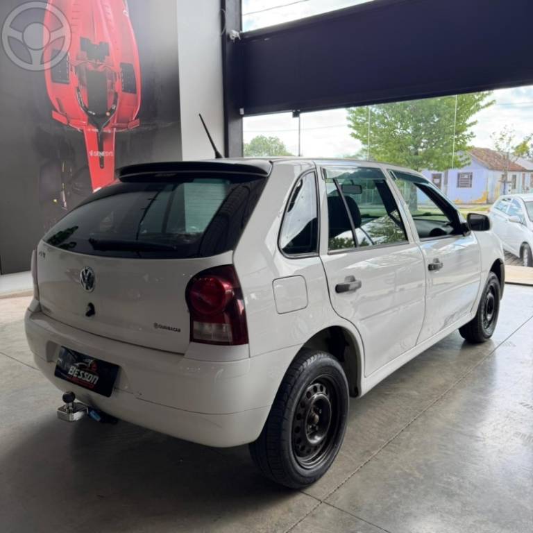 VOLKSWAGEN - GOL 1.0 MI 8V FLEX 4P MANUAL G.IV - 2010/2011 - BRANCA - R$ 26.900,00