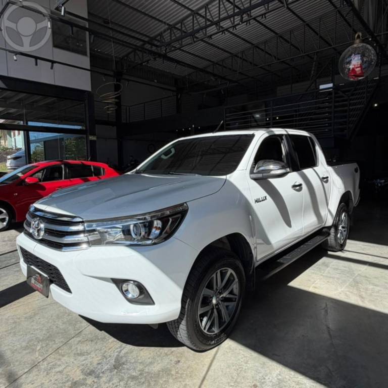 TOYOTA - HILUX 2.8 SRX 4X4 CD 16V DIESEL 4P AUTOMÁTICO - 2016/2016 - BRANCA - R$ 179.900,00