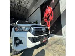 TOYOTA - HILUX 2.8 SRX 4X4 CD 16V DIESEL 4P AUTOMÁTICO - 2018/2019 - BRANCA - R$ 215.000,00