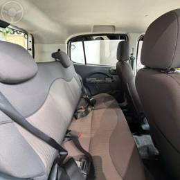 FIAT - UNO 1.0 EVO WAY 8V FLEX 4P MANUAL - 2012/2013 - BRANCA - R$ 37.900,00