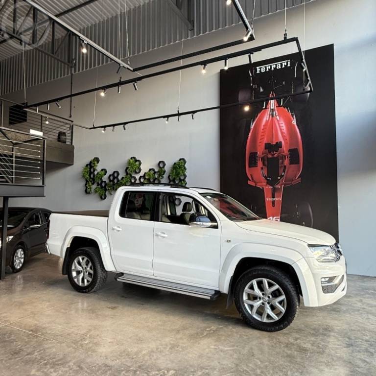 VOLKSWAGEN - AMAROK 3.0 V6 TDI HIGHLINE CD DIESEL 4MOTION AUTOMÁTICO - 2018/2019 - BRANCA - R$ 160.900,00