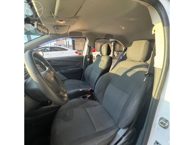 CHEVROLET - ONIX 1.0 MPFI JOY 8V FLEX 4P MANUAL - 2018/2018 - BRANCA - R$ 52.900,00