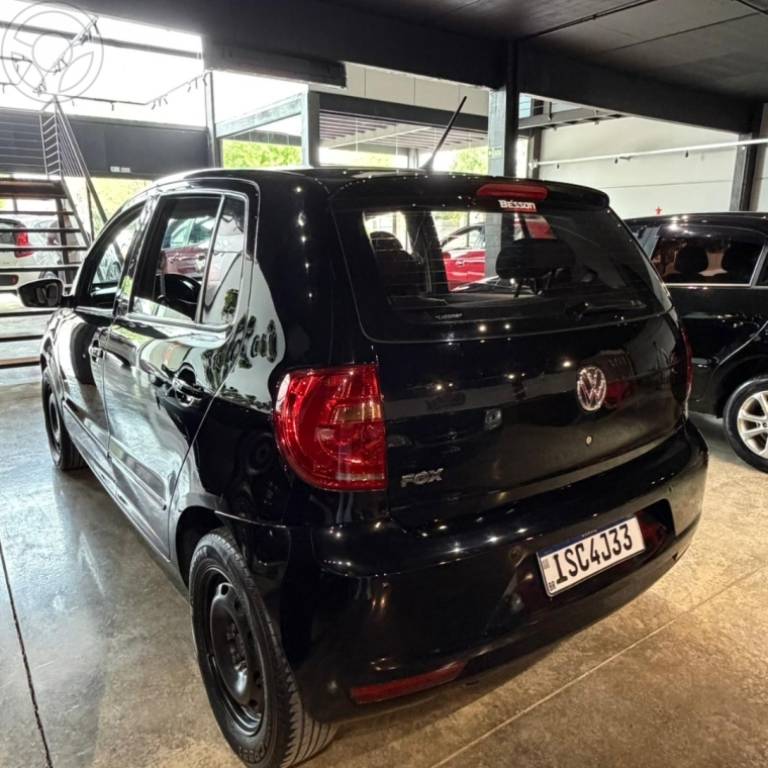 VOLKSWAGEN - FOX 1.0 MI 8V FLEX 4P MANUAL - 2011/2012 - PRETA - R$ 29.900,00