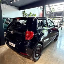VOLKSWAGEN - FOX 1.0 MI 8V FLEX 4P MANUAL - 2011/2012 - PRETA - R$ 31.500,00