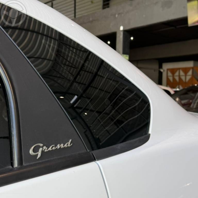 FIAT - GRAND SIENA 1.6 MPI ESSENCE 16V FLEX 4P MANUAL - 2013/2014 - BRANCA - R$ 45.900,00