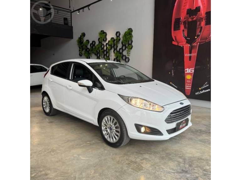 FORD - FIESTA 1.6 TITANIUM HATCH 16V FLEX 4P AUTOMÁTICO - 2014/2014 - BRANCA - R$ 47.900,00