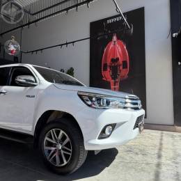 TOYOTA - HILUX 2.8 SRX 4X4 CD 16V DIESEL 4P AUTOMÁTICO - 2016/2016 - BRANCA - R$ 179.900,00